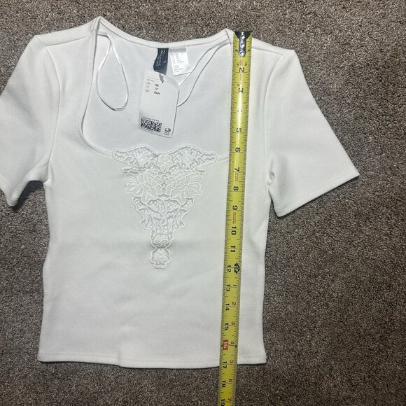 NWT H&M Divided Top Women's XS White Eyelet With Embroidered Detail Cropped - Picture 9 of 12